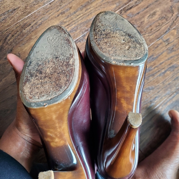 Beautiful Ferragamo Booties - Picture 8 of 15